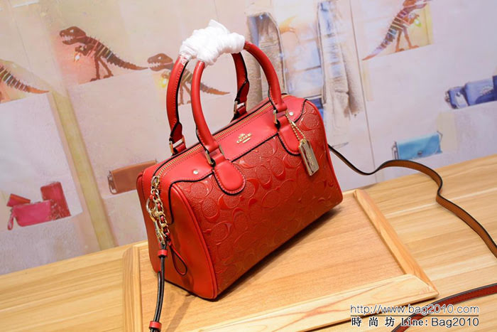 COACH蔻馳 C家新款 11920 漆皮壓花枕頭包 容量大 可單肩斜挎  Chz1102